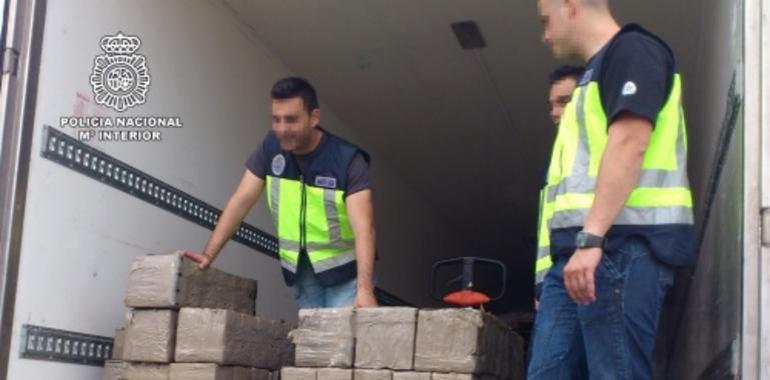 La Policía Nacional intercepta un camión TIR cargado con una tonelada de hachís