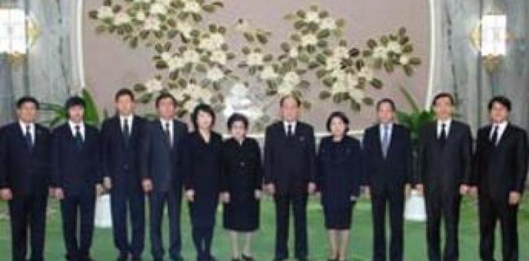 Misión surcoreana, conducida por viuda de expresidente, visita Pyongyang