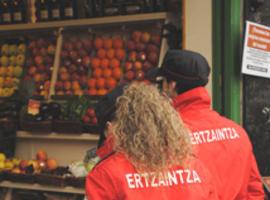 Sorprendidos en Bilbao excavando en la acera para robar las tuberías 