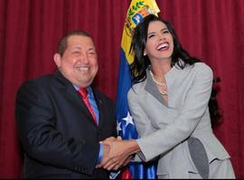 Chávez recibe a Miss Mundo