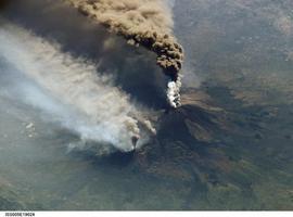 El Etna entró esta mañana en fase de erupción