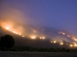 Argentina espera una tormenta que aplaque un dantesco fuego de 3.000 Ha