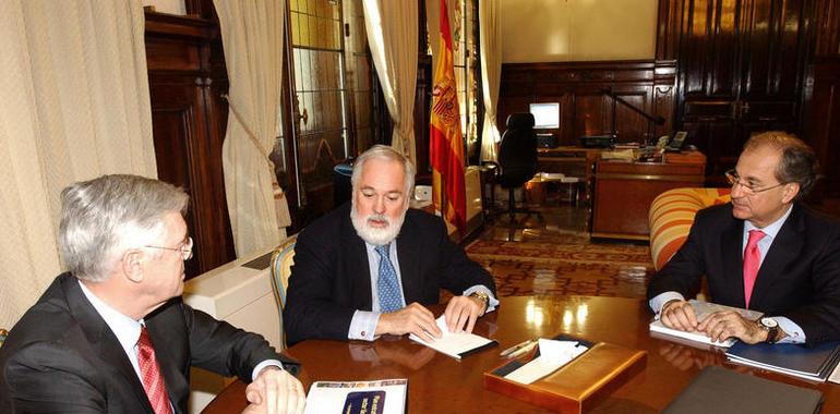 Arias Cañete recibe al Presidente de la Federación Nacional de Industrias Lácteas, Astals