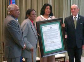 Homenaje a Ramón Oviedo en el Senado dominicano