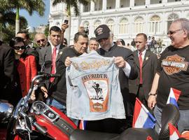 Fanáticos de las motos Harley en el Bicentenario del Paraguay