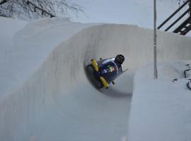 El equipo asturiano de Bobsleigh continúa su adaptación de cara al descenso oficial de mañana