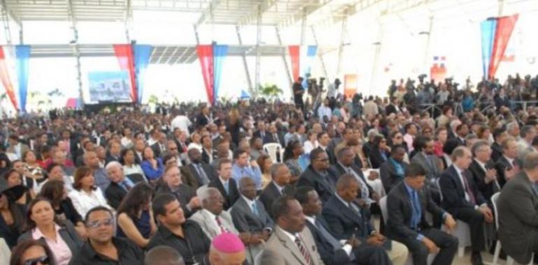 El presidente de RD entrega la nueva universidad al pueblo de Haití