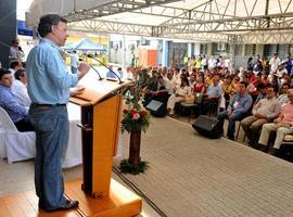 Santos denuncia que más de 700 mil hectáreas de tierra han sido robadas en Colombia este año
