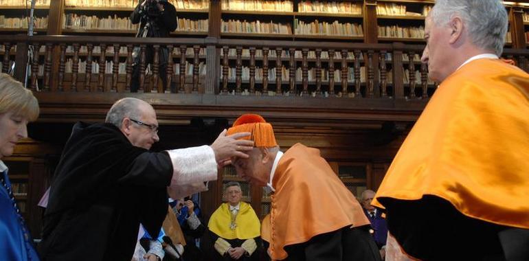 José Cosmen Adelaida, doctor Honoris Causa por Oviedo