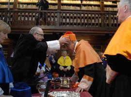 José Cosmen Adelaida, doctor Honoris Causa por Oviedo