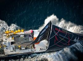 Abu Dhabi Racing Team le amarga el día al líder en el sprint de la Volvo Ocean Race