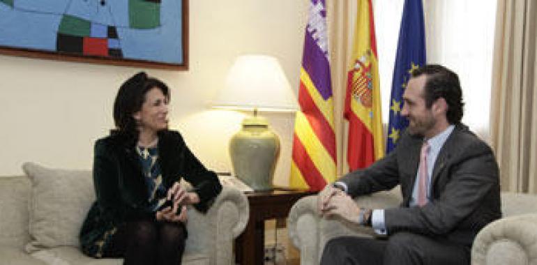 Bauzá y la secretaria de Estado de Turismo, Isabel Borrego, defienden la reducción de tasas aéreas