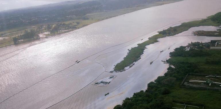 Prosiguen los trabajos de recuperación del crudo vertido en Coatzacoalcos, Veracruz