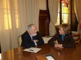 Arias Cañete recibe a María Teresa Fernández de la Vega