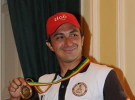 Morales condecora al \"Chavo\" Salvatierra por su participación en el Rally Dakar 2012 