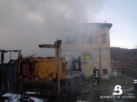 Incendio en un almacén en Ablaña