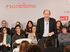 Rubalcaba dice que quiere seguir dedicando su vida al PSOE