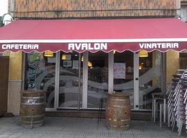 Exhibición y degustación de coktails en Avalon, Lugones