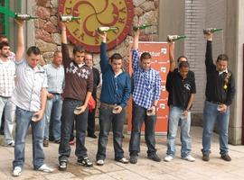 Los Escanciadores Campeones de Asturias, 2011, el martes en el Museo de la sidra