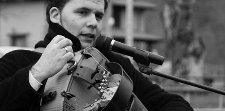 El Nuevu Teatru La Felguera acoyó ‘Los soníos d’Asturies’, conciertu de música tradicional asturiana