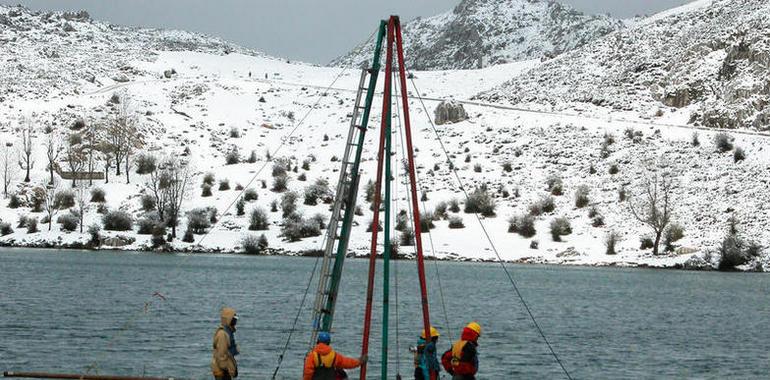 El lago Enol atesora más de 13.500 años de historia ambiental