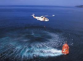 Rescatan del mar los cuerpos de los dos agentes desaparecidos en el intento de salvamento de Orzán