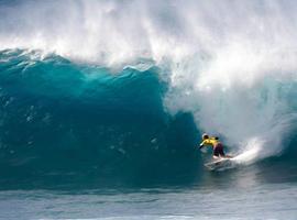 Florence brilla en la Volcom Pipe Pro Oahu, Hawaii