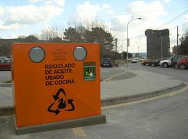 Instalación de contenedores para la recogida selectiva de aceites vegetales domiciliarios en Llanes