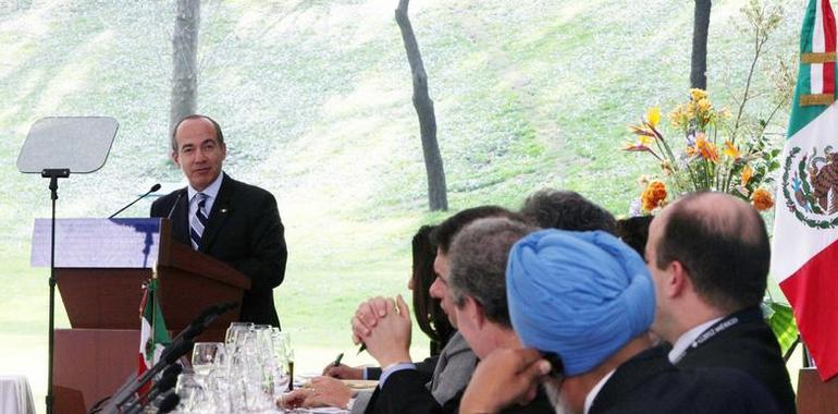 Calderón analiza la economía global con los sherpas del G-20