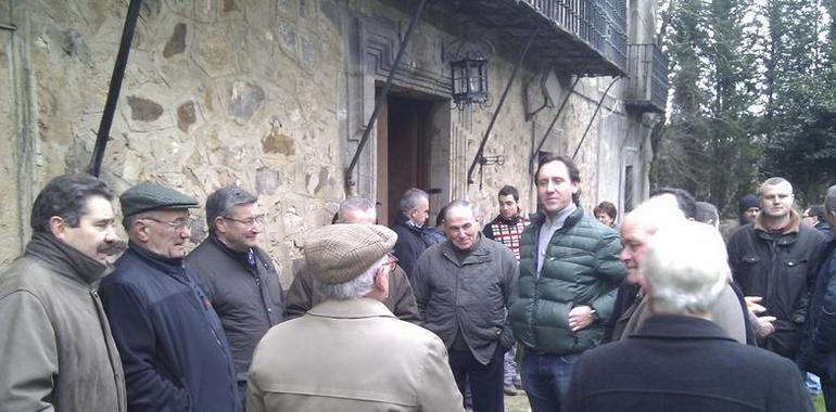El Consejero de Agroganadería asiste a la constitución de la Gestora del monte de Llamas del Mouro