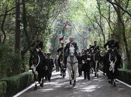 Calderón encabeza la Marcha de la Lealtad en Chapultepec
