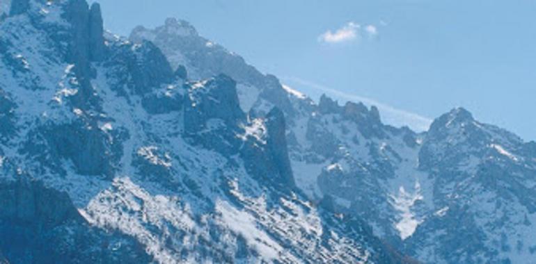 Un millar de personas participan en las XXIV Jornadas de Montaña de Mieres 