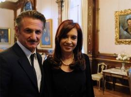 Cristina Fernández analizó con Sean Penn la situación en Haití