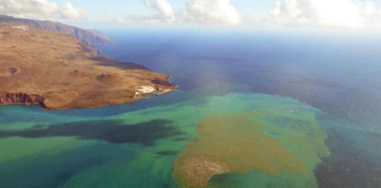 El volcán submarino sigue alterando el Mar de las Calmas