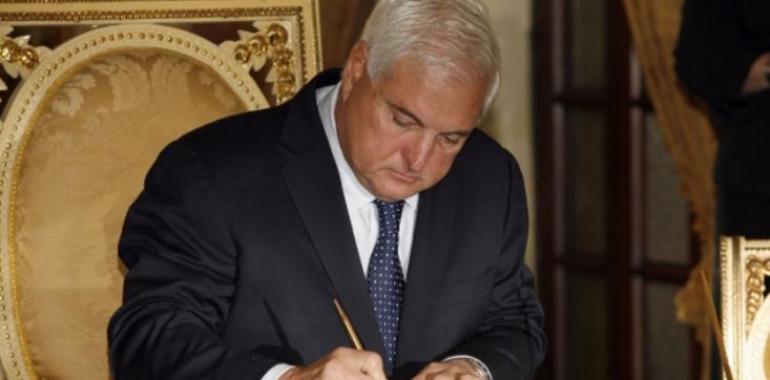 El presidente de Panamá se compromete, con declaración jurada,  a no reelegirse  
