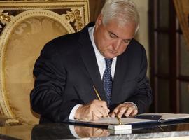 El presidente de Panamá se compromete, con declaración jurada,  a no reelegirse  