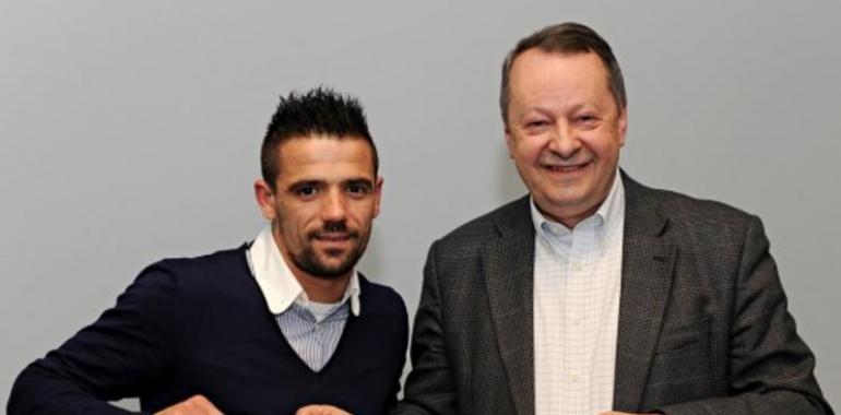 Nacho Novo ya luce los colores del Legia