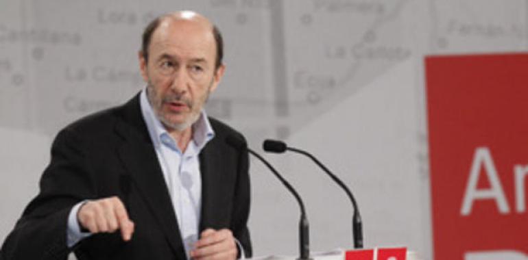 Rubalcaba denuncia la "campaña repugnante" contra los sindicatos por osar oponerse a la reforma laboral 