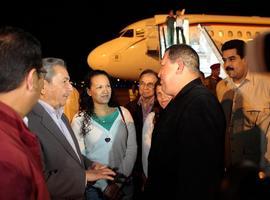 Chávez llega a Cuba y dice que \"la derecha se quedará con las ganas\"