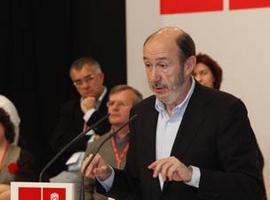 Rubalcaba: \"La reforma laboral del PP significa menos derechos y menos empleo\"