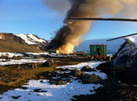 La FAch evacúó al personal de la base Antartica devastada por un incendio