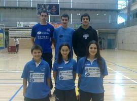 El Club Bádminton Oviedo se trae 6 \metales\ del Internacional del Sevilla