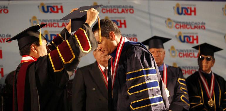 Correa recibió el doctorado Honoris Causa de la Universidad de Chiclayo 