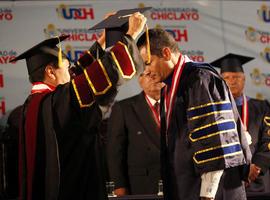 Correa recibió el doctorado Honoris Causa de la Universidad de Chiclayo 
