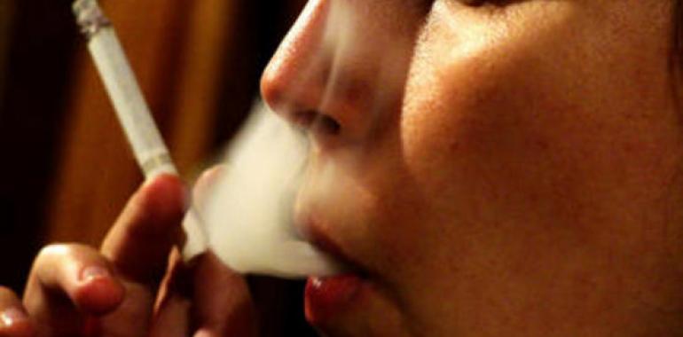 Por primera vez en España el número de fumadoras jóvenes dobla al de los hombres