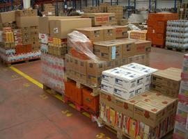 Alimerka dona alimentos para las personas mas necesitadas a Cruz Roja en Lastres