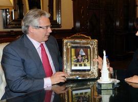 La presidenta argentina expresa su reconocimiento al exjuez Baltasar Garzón