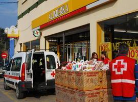 Donación de alimentos de Alimerka a Cruz Roja en Colunga