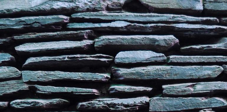Descubren una inscripción romana en la Muralla de Lugo