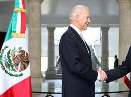 Joseph Biden con el presidente de México